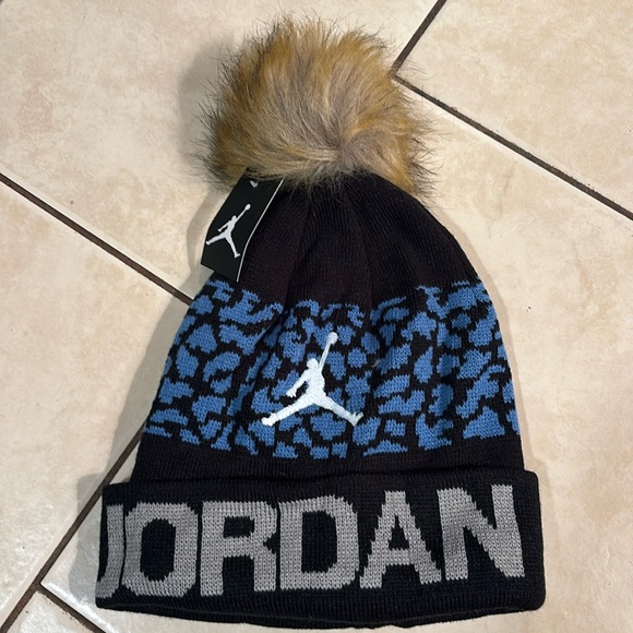 Michael Jordan # 23 Winter Hat , Unisex - Picture 1 of 2
